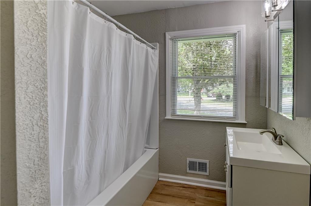 512 Nw Lakeview Road Property Photo 15