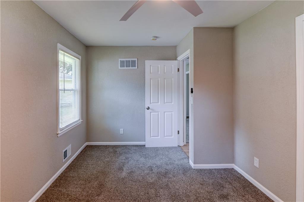 512 Nw Lakeview Road Property Photo 16