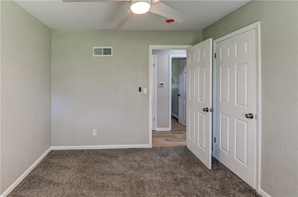 512 Nw Lakeview Road Property Photo 17