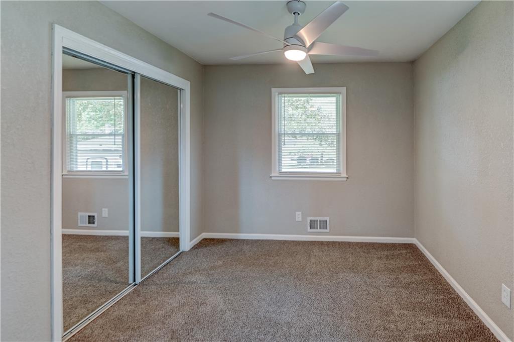 512 Nw Lakeview Road Property Photo 17
