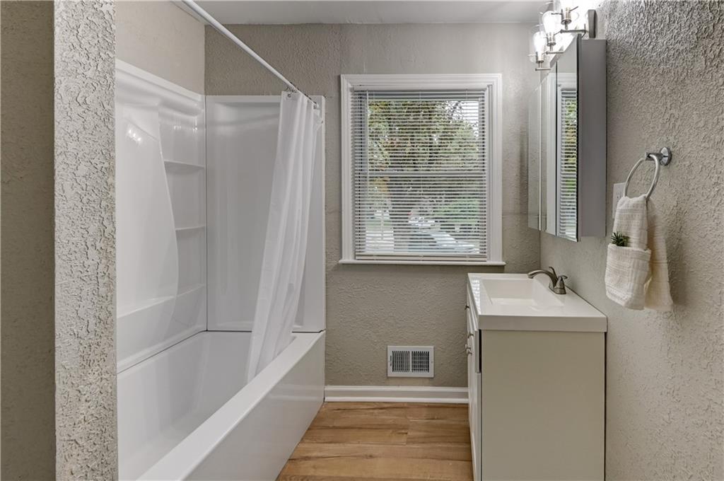 512 Nw Lakeview Road Property Photo 18
