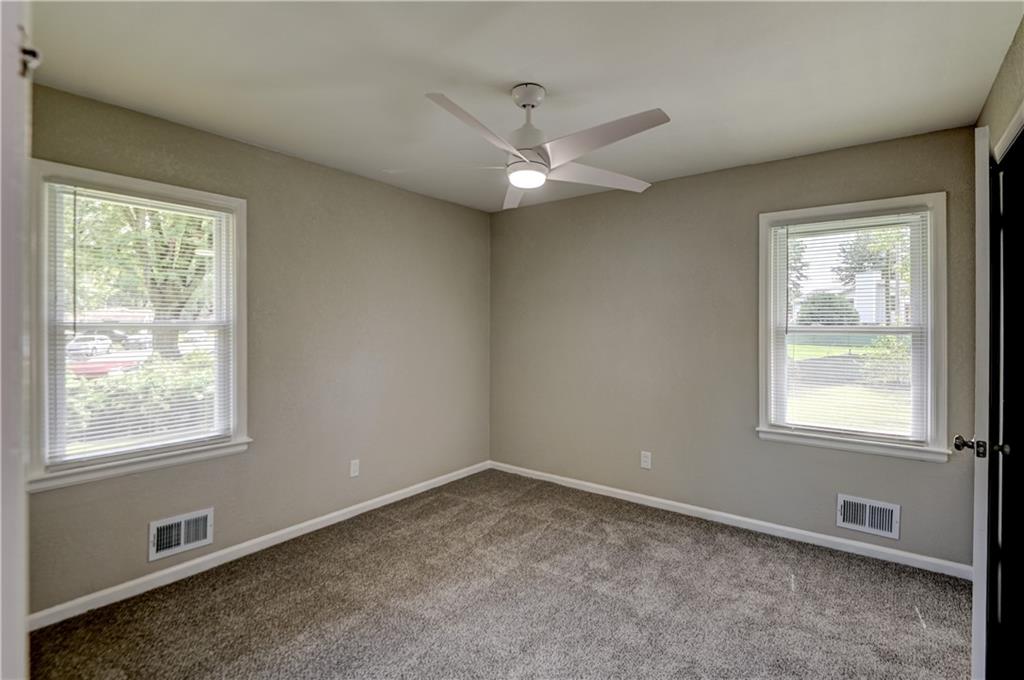 512 Nw Lakeview Road Property Photo 20