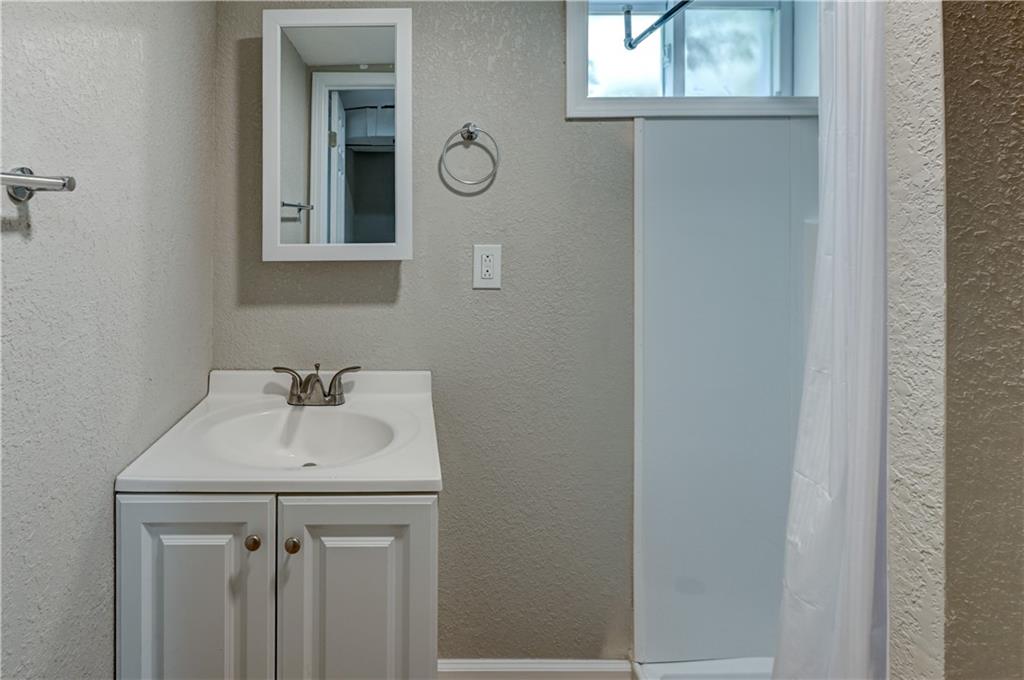 512 Nw Lakeview Road Property Photo 27