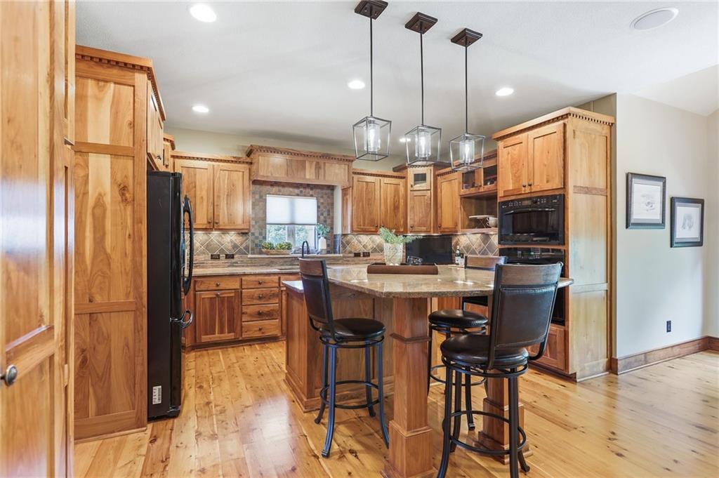 16211 Overbrook Lane Property Photo 8