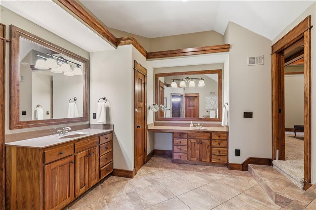 16211 Overbrook Lane Property Photo 35
