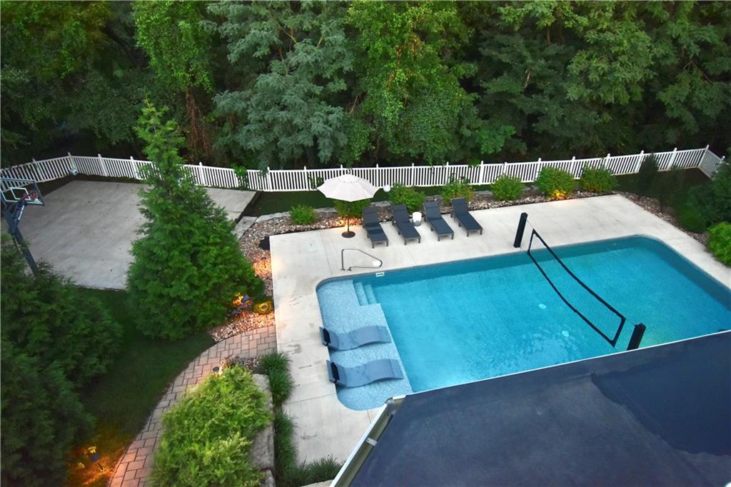 1037 Fox Run Terrace Property Photo 8