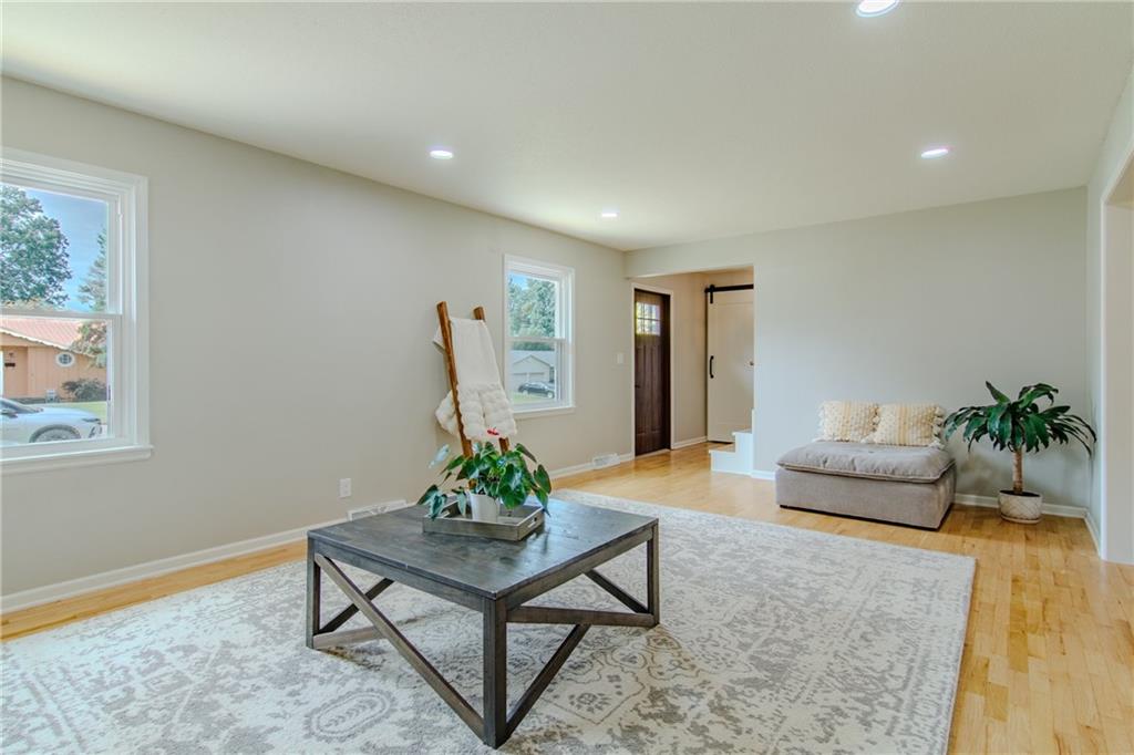 309 Hillcrest Drive Property Photo 8