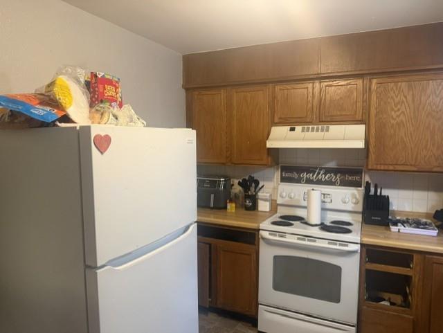 16713 E 3rd Terrace Property Photo 5