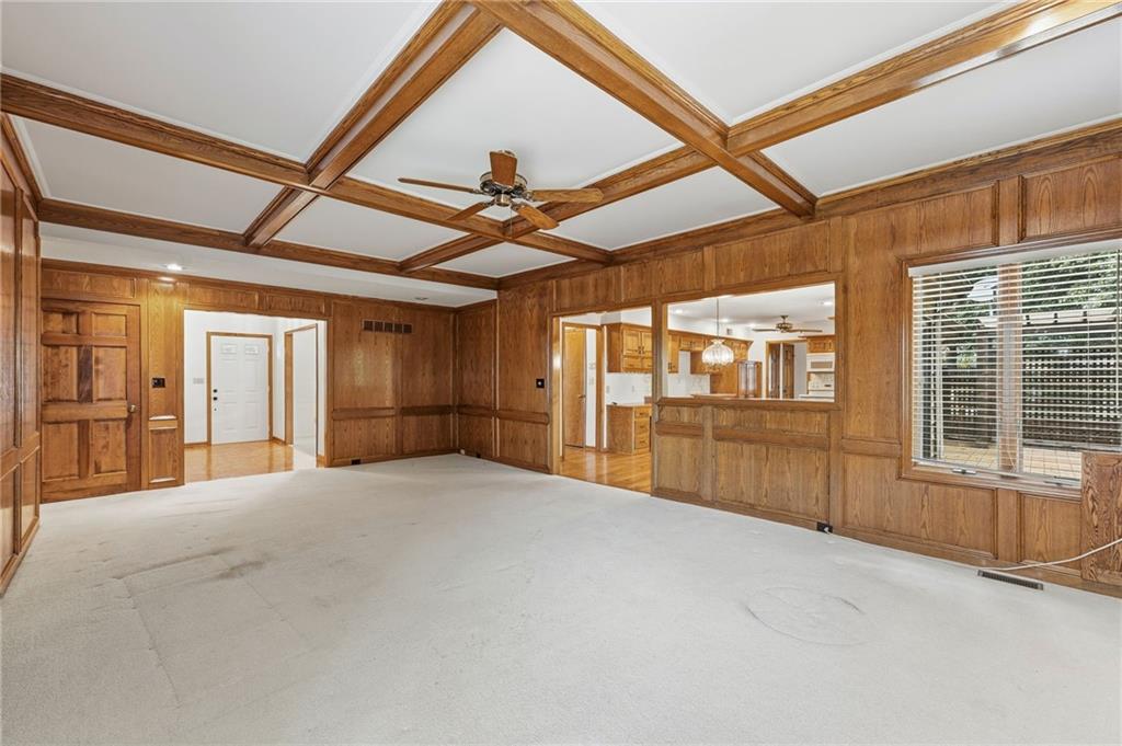 1633 Ne Thames Drive Property Photo 10