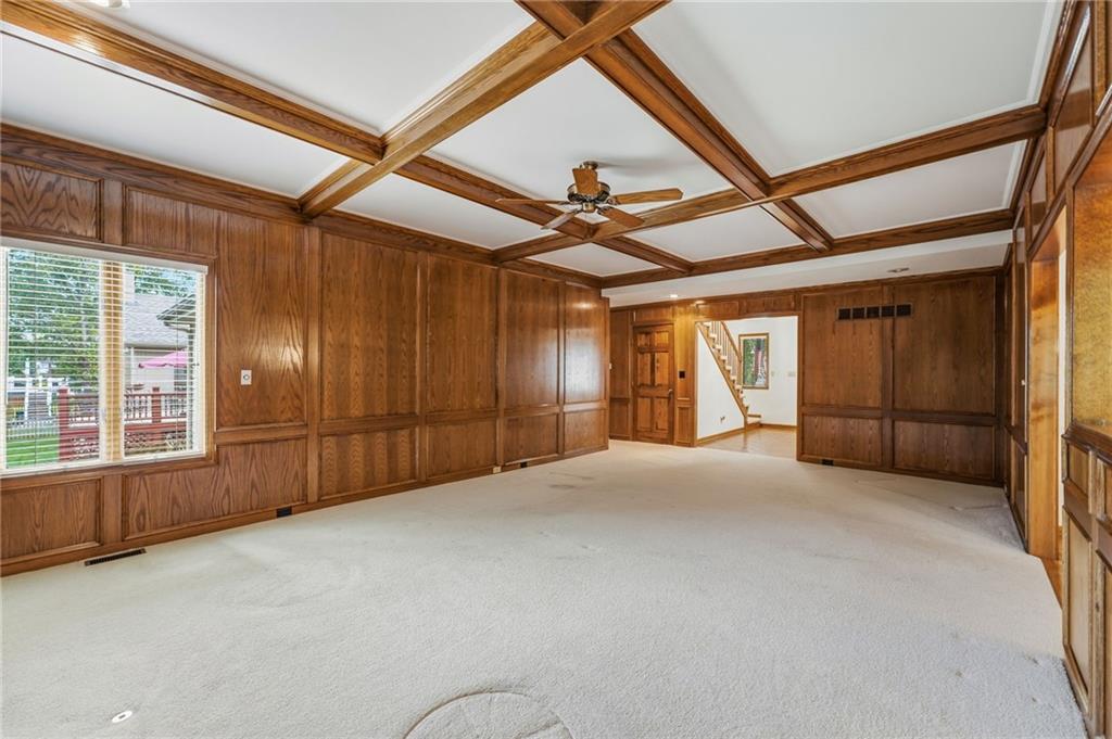 1633 Ne Thames Drive Property Photo 11