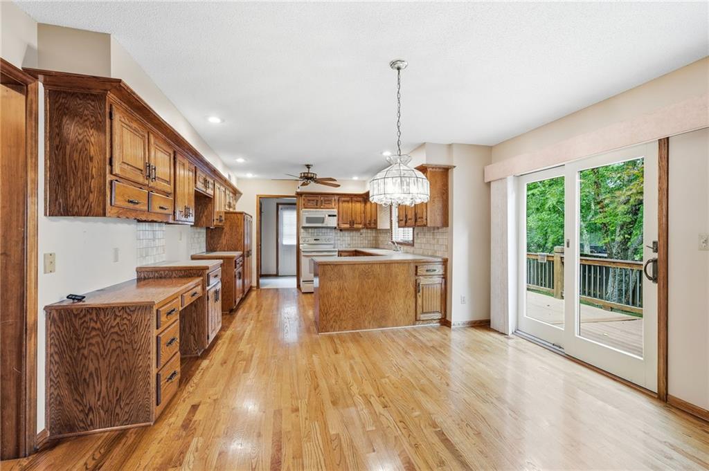 1633 Ne Thames Drive Property Photo 13