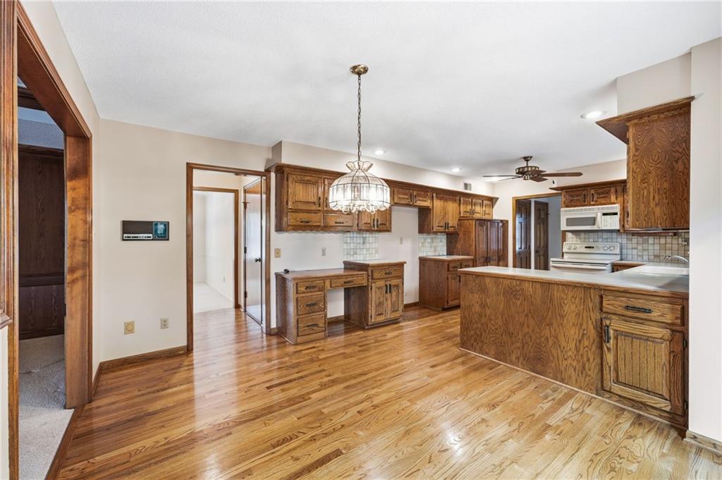 1633 Ne Thames Drive Property Photo 14