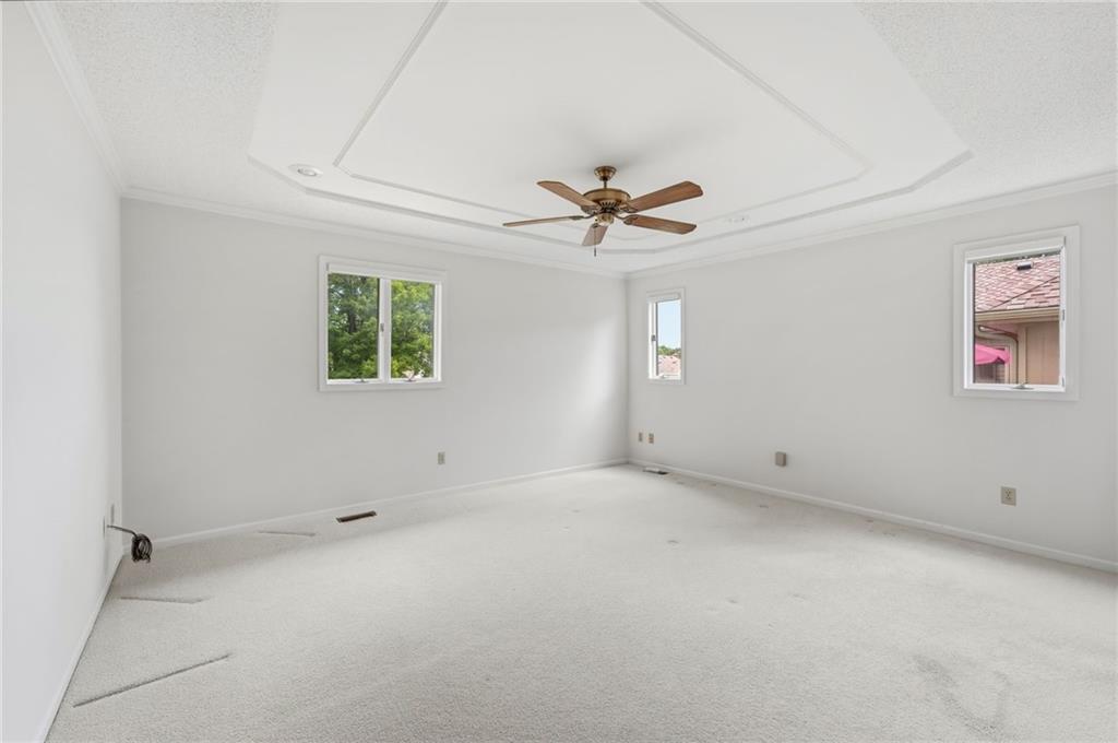 1633 Ne Thames Drive Property Photo 20
