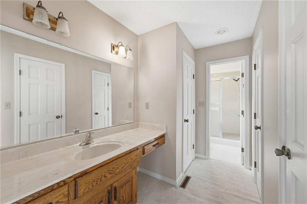 1633 Ne Thames Drive Property Photo 23