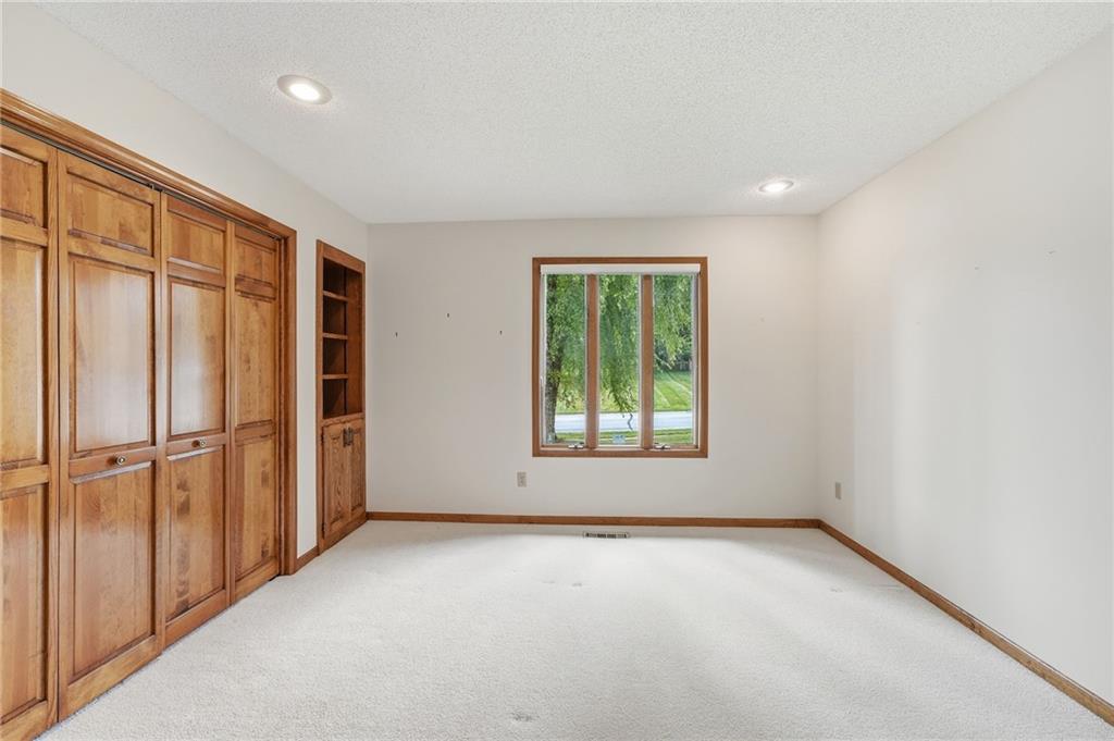 1633 Ne Thames Drive Property Photo 26