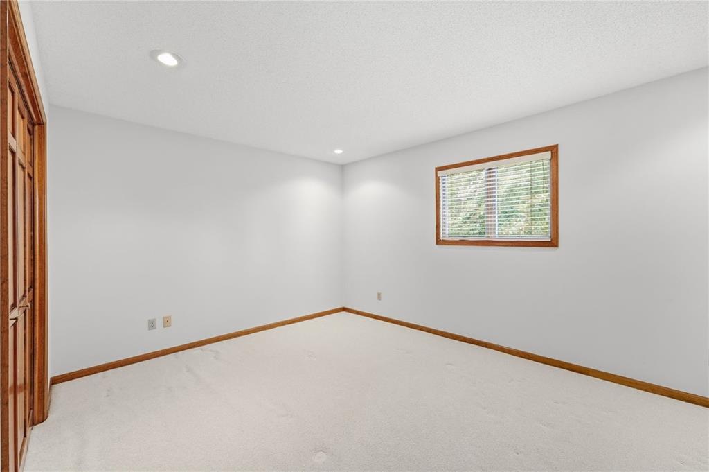 1633 Ne Thames Drive Property Photo 29