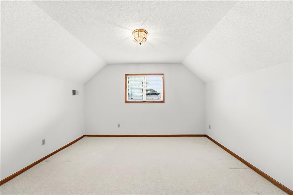 1633 Ne Thames Drive Property Photo 31