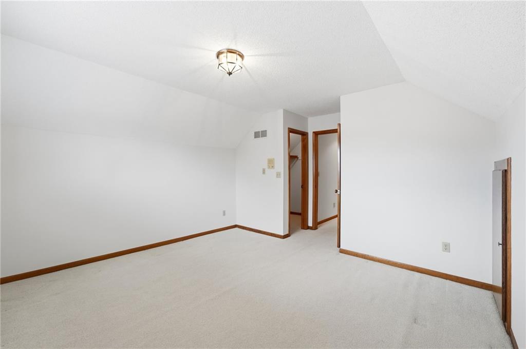 1633 Ne Thames Drive Property Photo 32