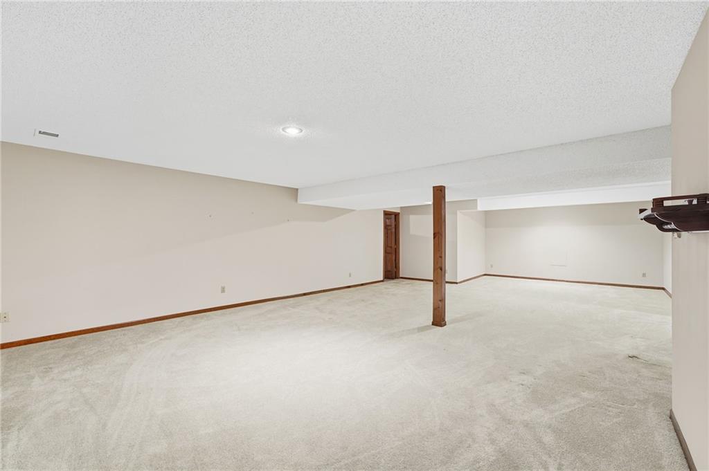 1633 Ne Thames Drive Property Photo 34