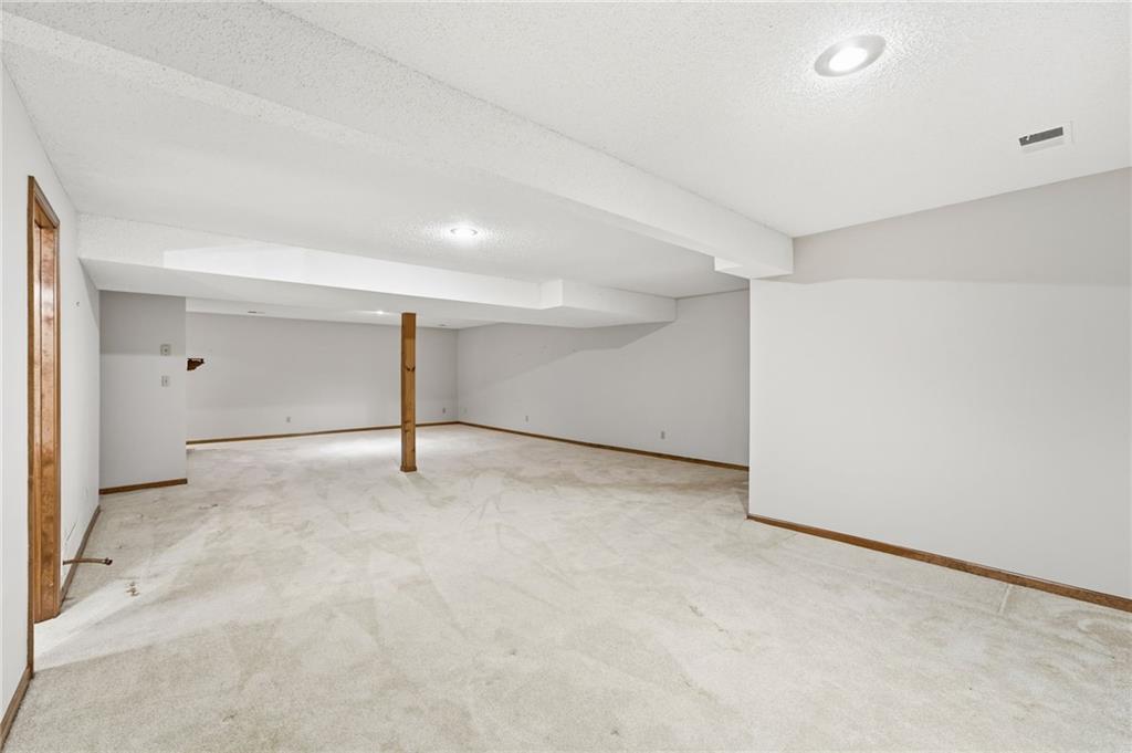 1633 Ne Thames Drive Property Photo 35