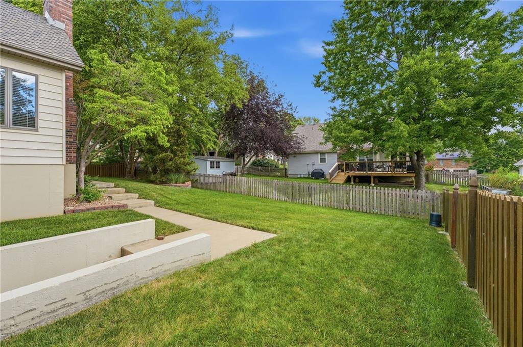 1633 Ne Thames Drive Property Photo 44