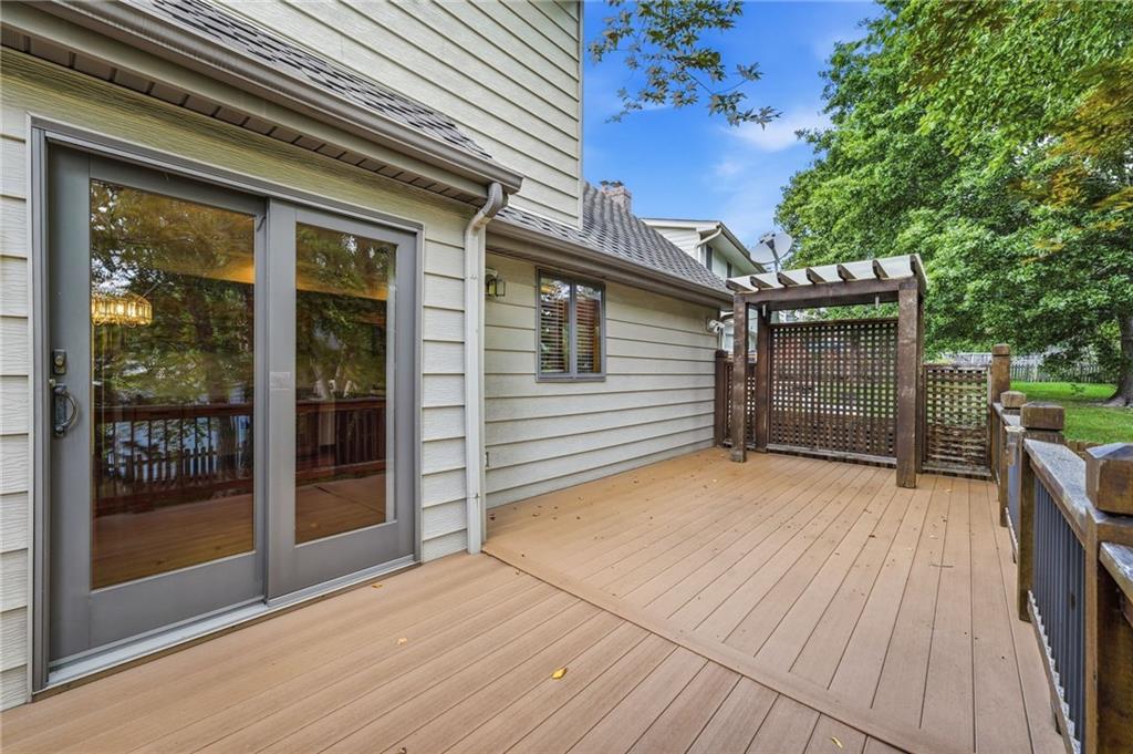 1633 Ne Thames Drive Property Photo 45