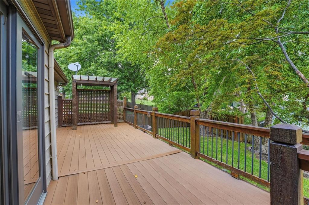 1633 Ne Thames Drive Property Photo 46