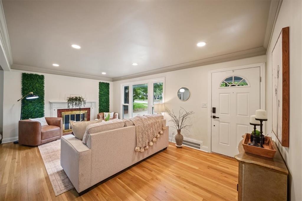 5600 Roe Boulevard Property Photo 7