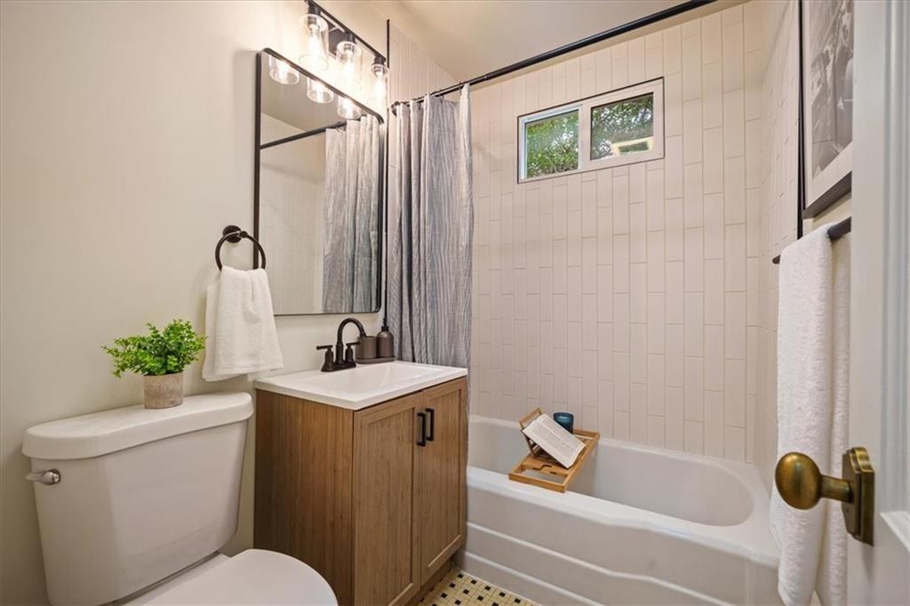5600 Roe Boulevard Property Photo 23