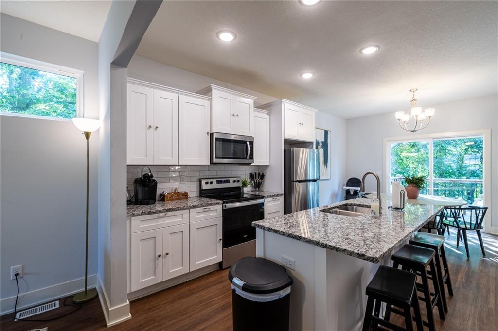 2202 N Woodsbury Road Property Photo 7