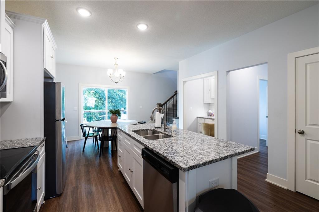 2202 N Woodsbury Road Property Photo 8