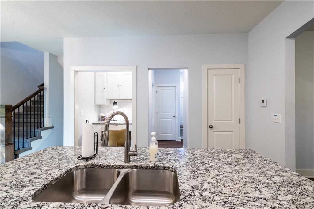 2202 N Woodsbury Road Property Photo 10