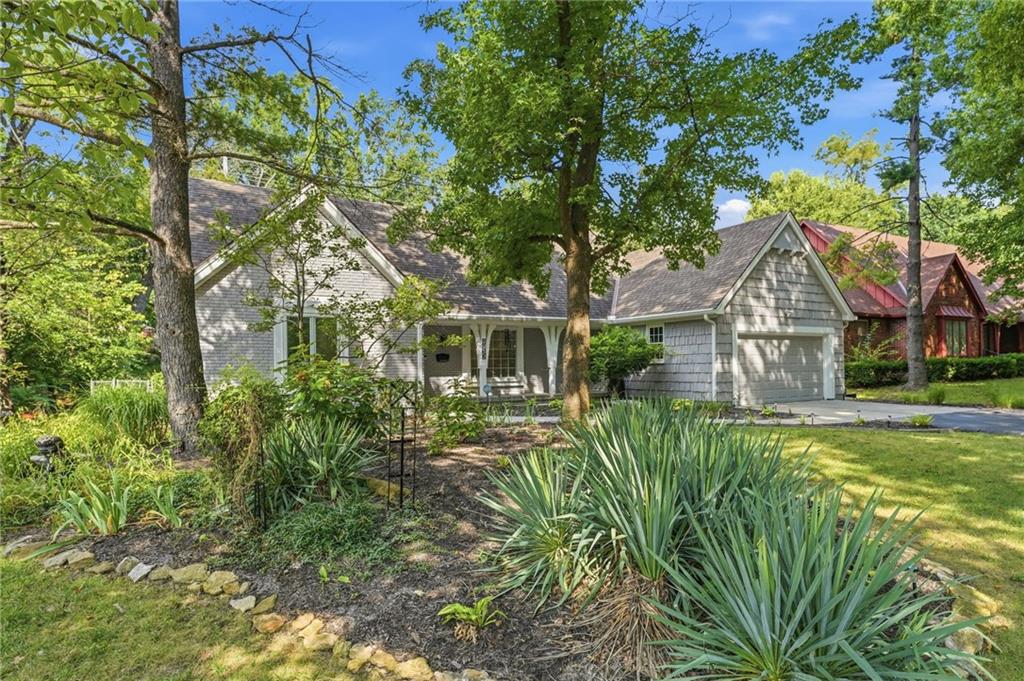 9932 Roe Avenue Property Photo 2