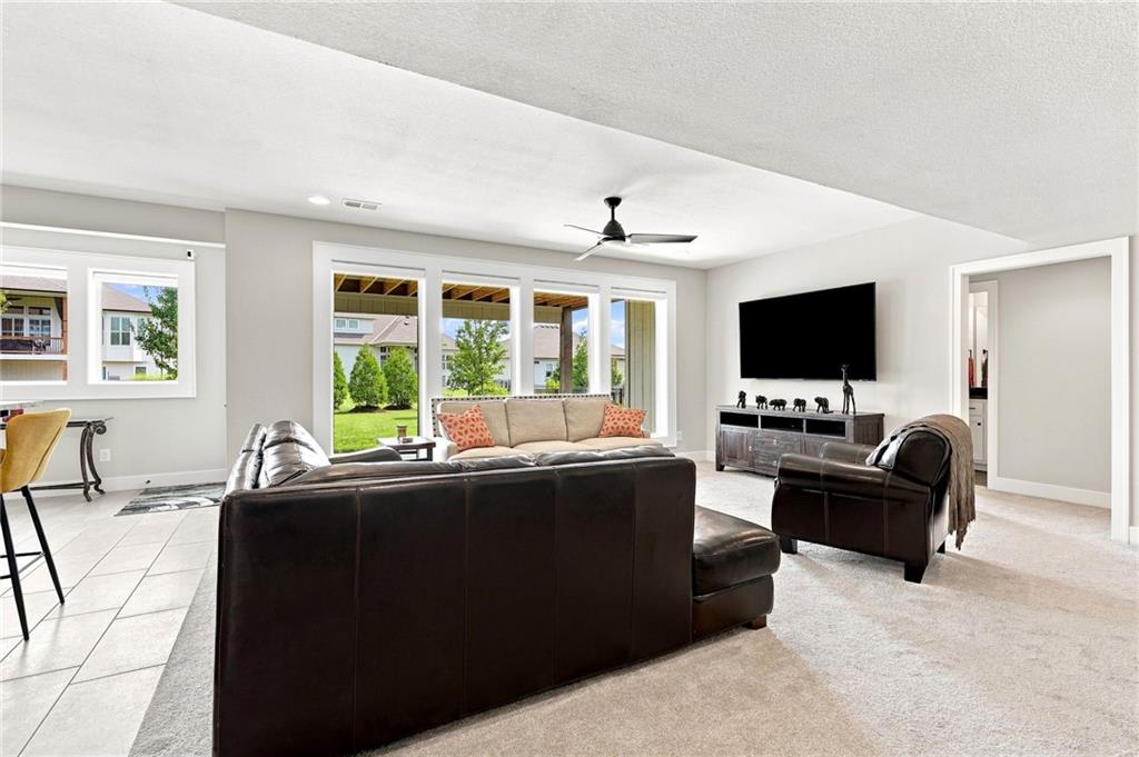 17401 Richards Street Property Photo 41