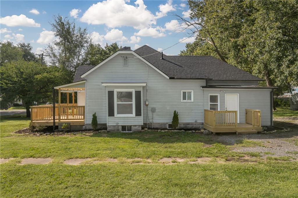 300 Maple Street Property Photo 3