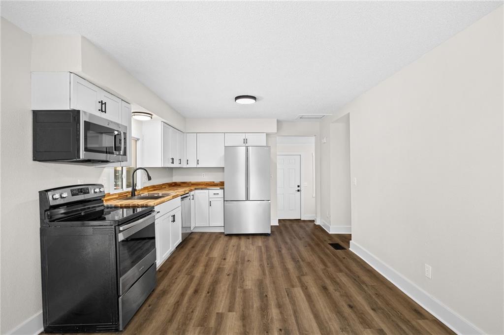 300 Maple Street Property Photo 4