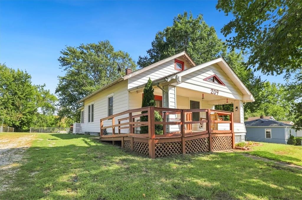 209 Maple Street Property Photo 2