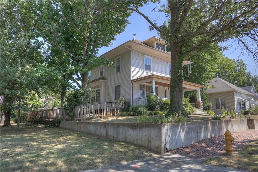 124 W Monroe Street Property Photo 4