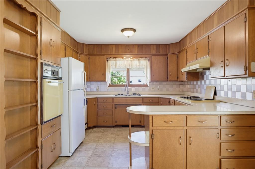 1412 N Main Street Property Photo 6