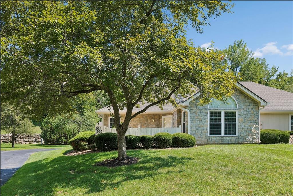 931 Ne Devon Drive Property Photo 2