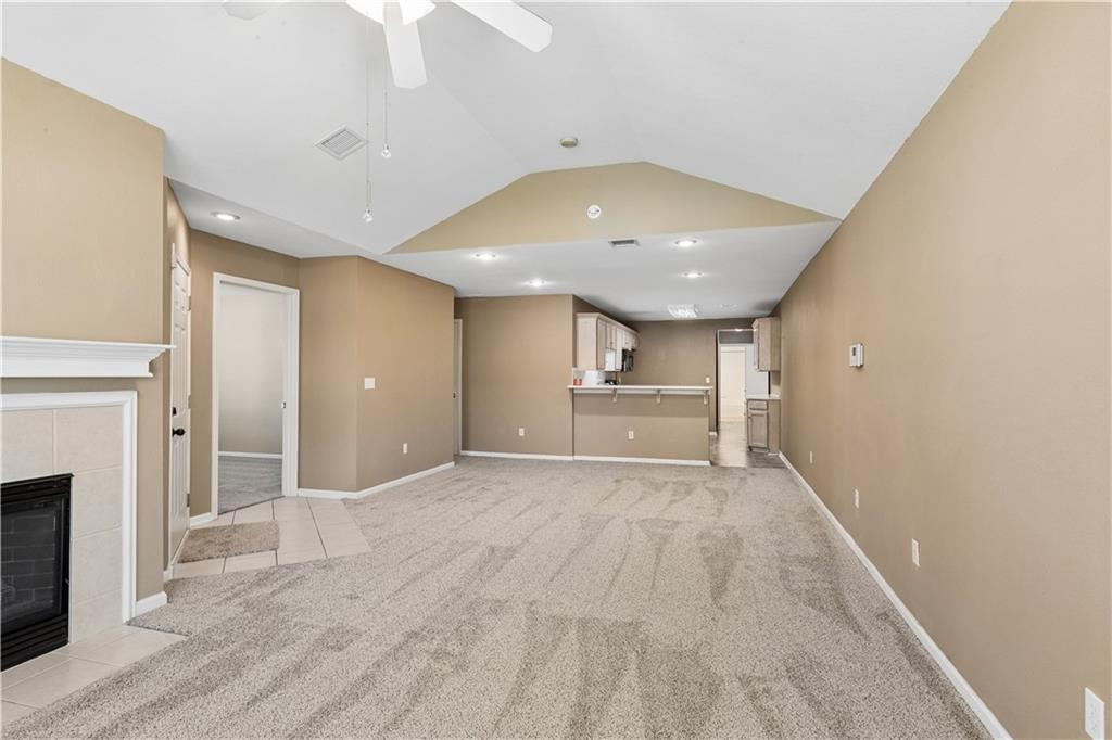 931 Ne Devon Drive Property Photo 6