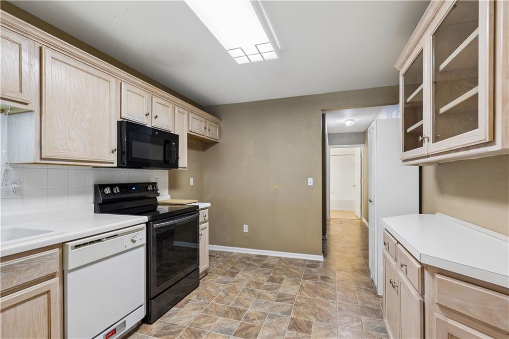 931 Ne Devon Drive Property Photo 10