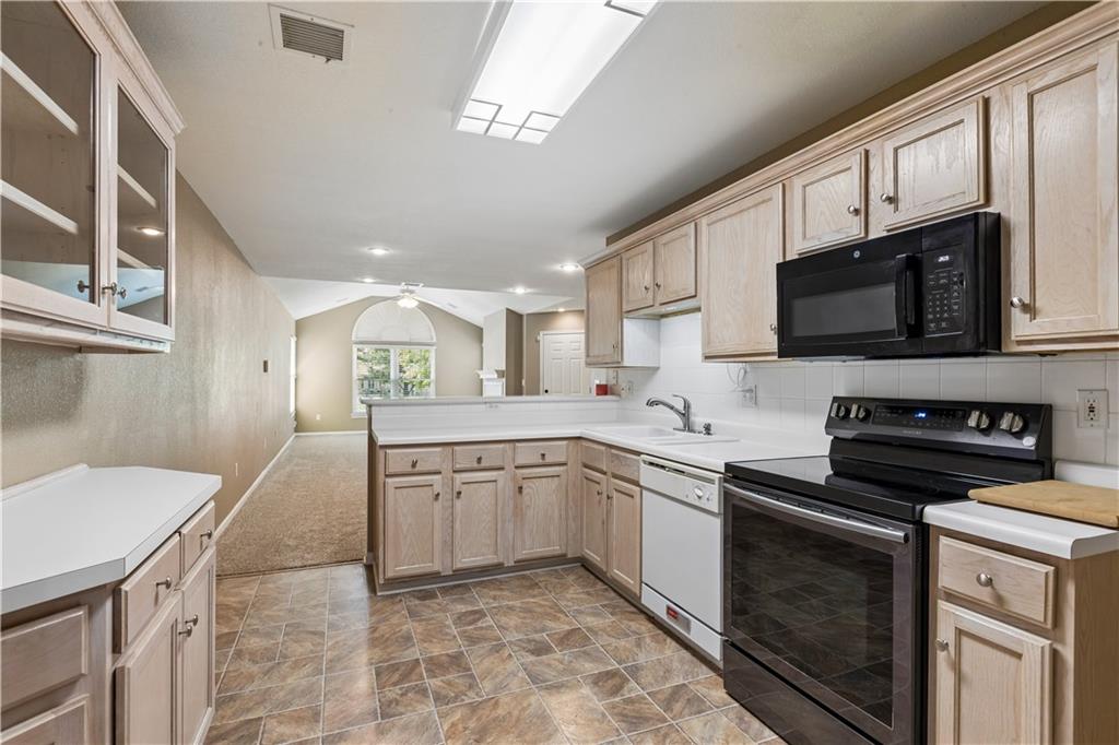 931 Ne Devon Drive Property Photo 12
