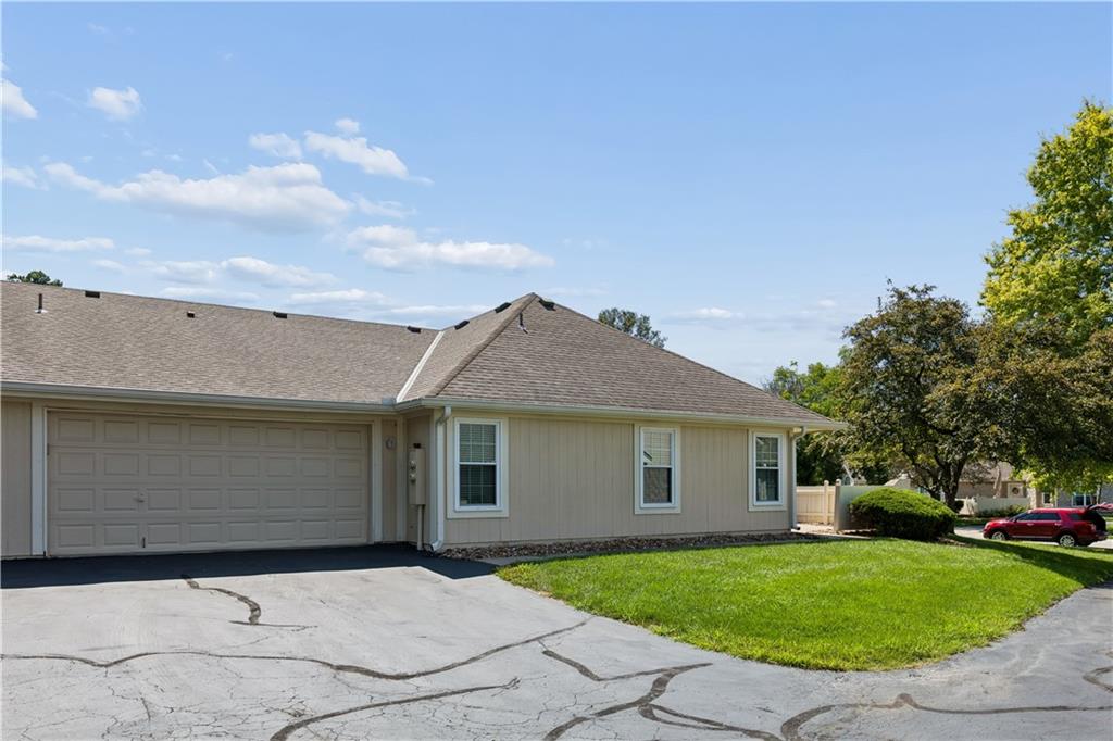 931 Ne Devon Drive Property Photo 23