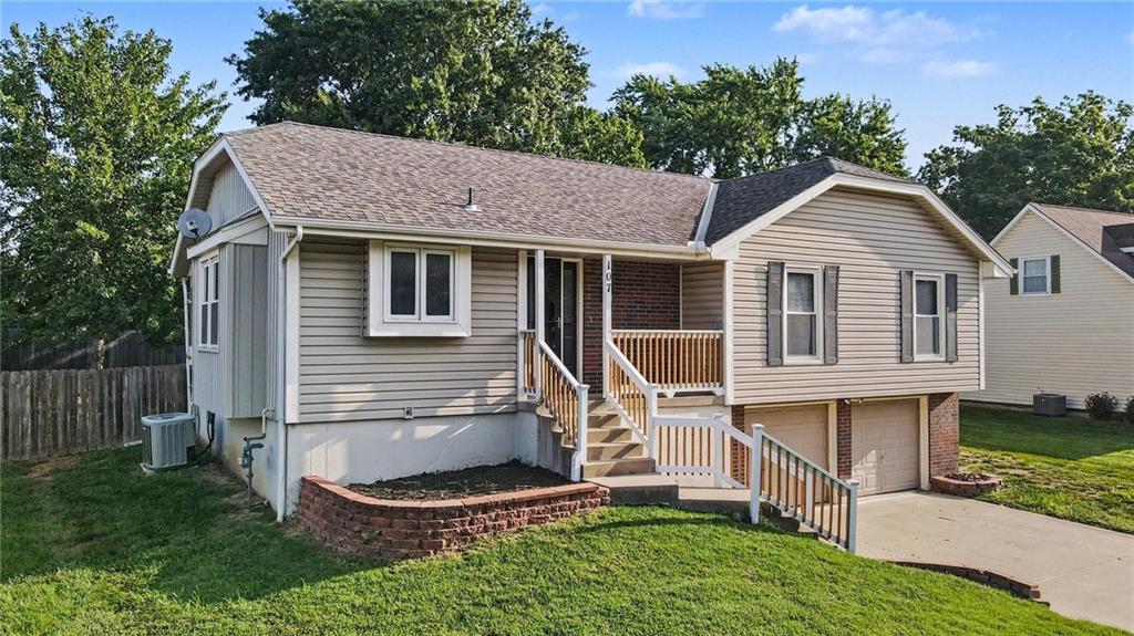 107 Nw Leann Drive Property Photo 3