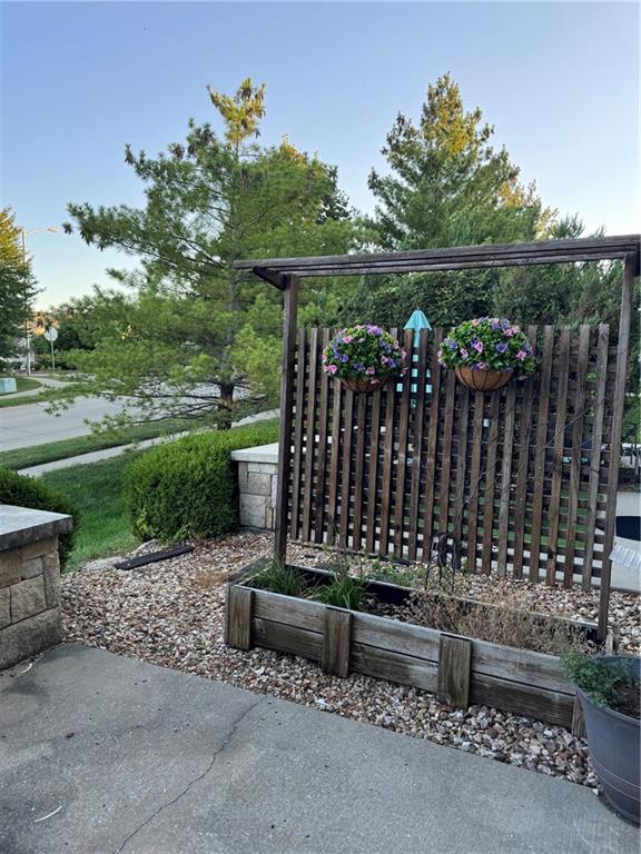 5402 N Fairmount Avenue Property Photo 35