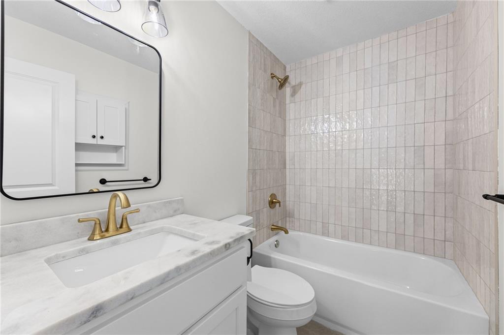 1926 E Cedar Street Property Photo 18