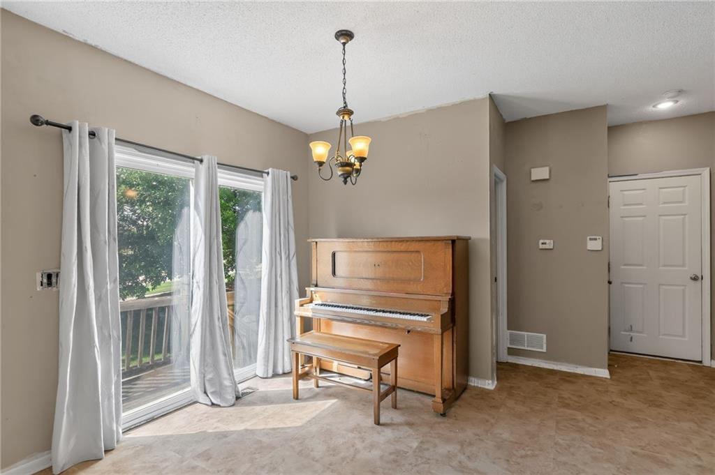 15780 S Bradley Drive Property Photo 4