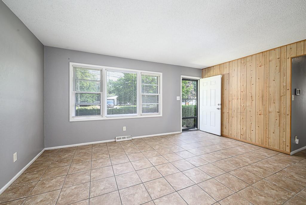8213 Ruskin Way Property Photo 6