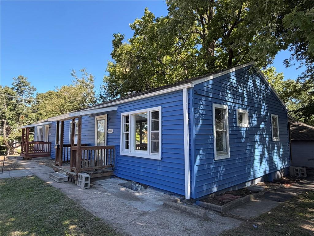 1003-1005 W College Street Property Photo 2
